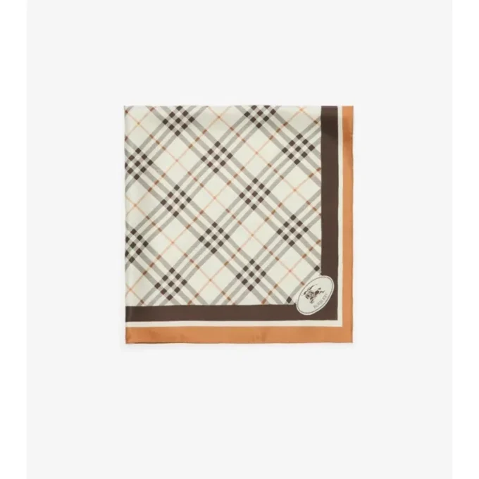 Silkescarf med rutmönster och riddarstämpel Silkescarf med rutmönster och riddarstämpel