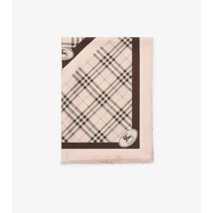 Silkescarf med rutmönster och riddarstämpel Silkescarf med rutmönster och riddarstämpel