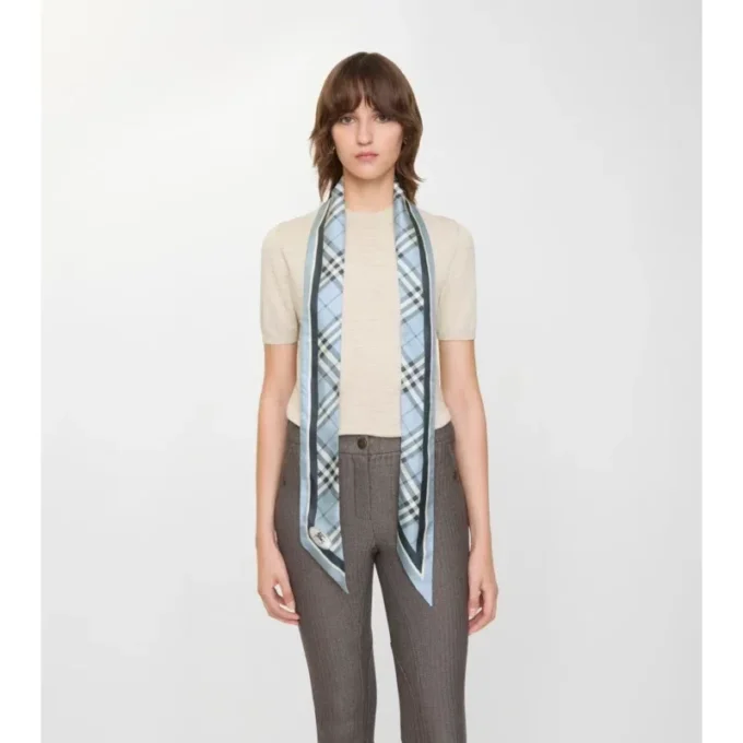 Smal rutig silkescarf Smal rutig silkescarf