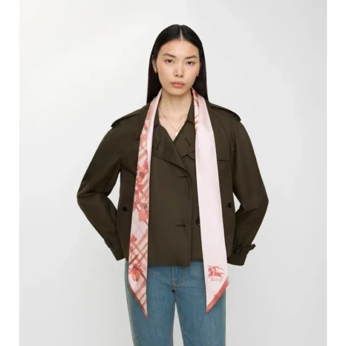 Smal silkescarf med akvarellrutmönster Smal silkescarf med akvarellrutmönster