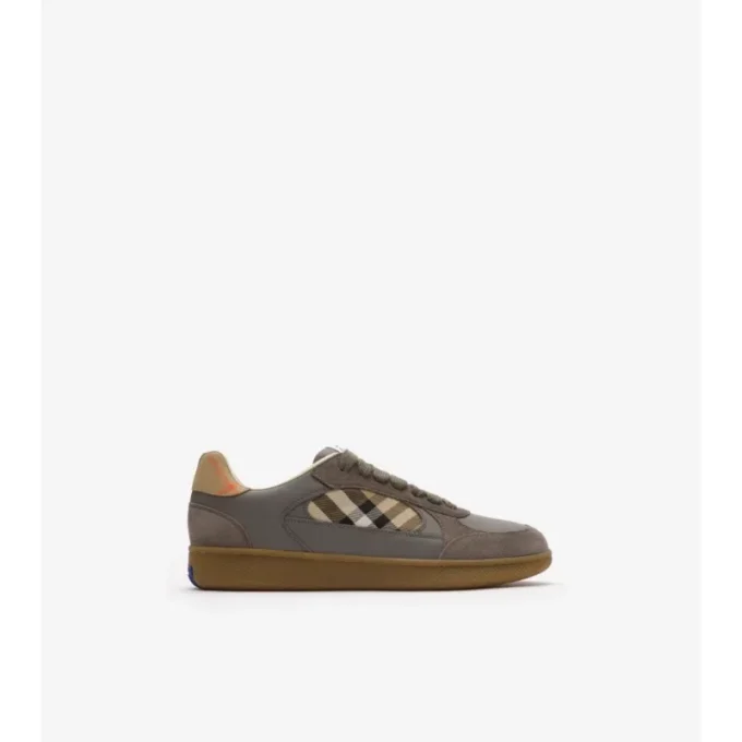 Sneakers i läder, mocka och rutmönster Sneakers i läder, mocka och rutmönster