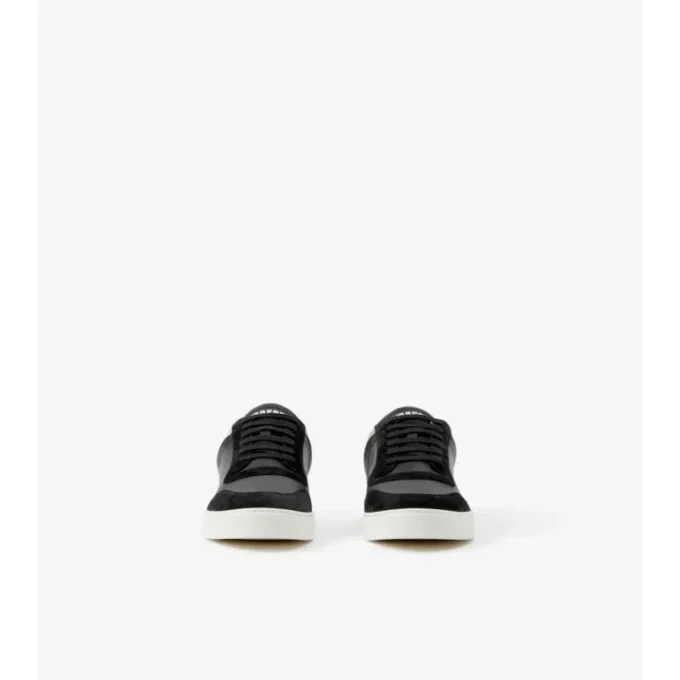 Sneakers i läder, mocka och rutmönster Sneakers i läder, mocka och rutmönster