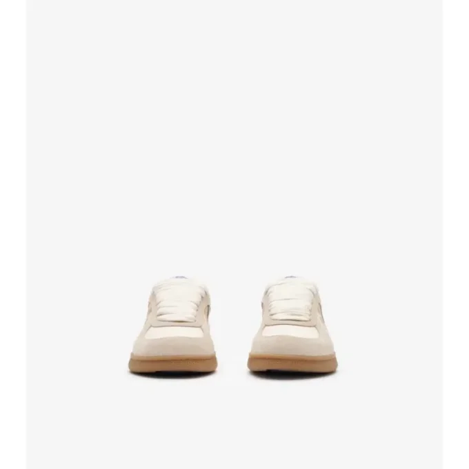Sneakers i läder, mocka och rutmönster Sneakers i läder, mocka och rutmönster
