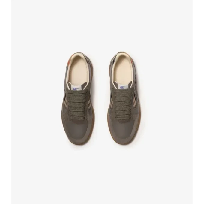 Sneakers i läder, mocka och rutmönster Sneakers i läder, mocka och rutmönster
