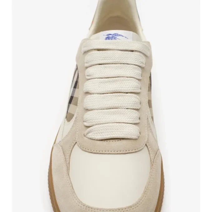 Sneakers i läder, mocka och rutmönster Sneakers i läder, mocka och rutmönster