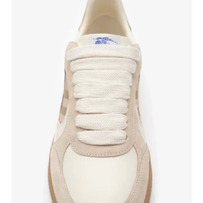 Sneakers i läder, mocka och rutmönster Sneakers i läder, mocka och rutmönster