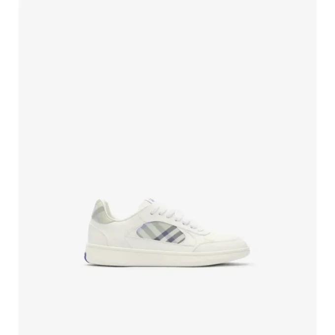 Sneakers i läder och rutmönster Sneakers i läder och rutmönster