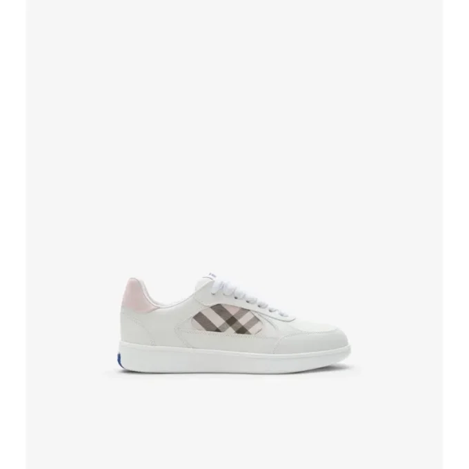 Sneakers i läder och rutmönster Sneakers i läder och rutmönster