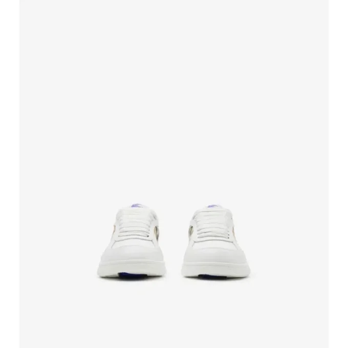 Sneakers i läder och rutmönster Sneakers i läder och rutmönster