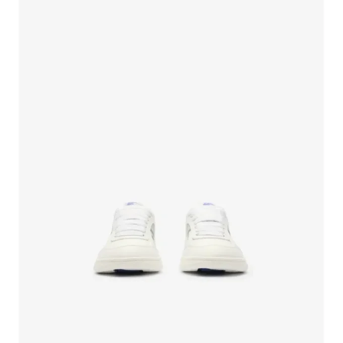 Sneakers i läder och rutmönster Sneakers i läder och rutmönster