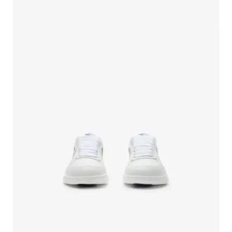 Sneakers i läder och rutmönster 