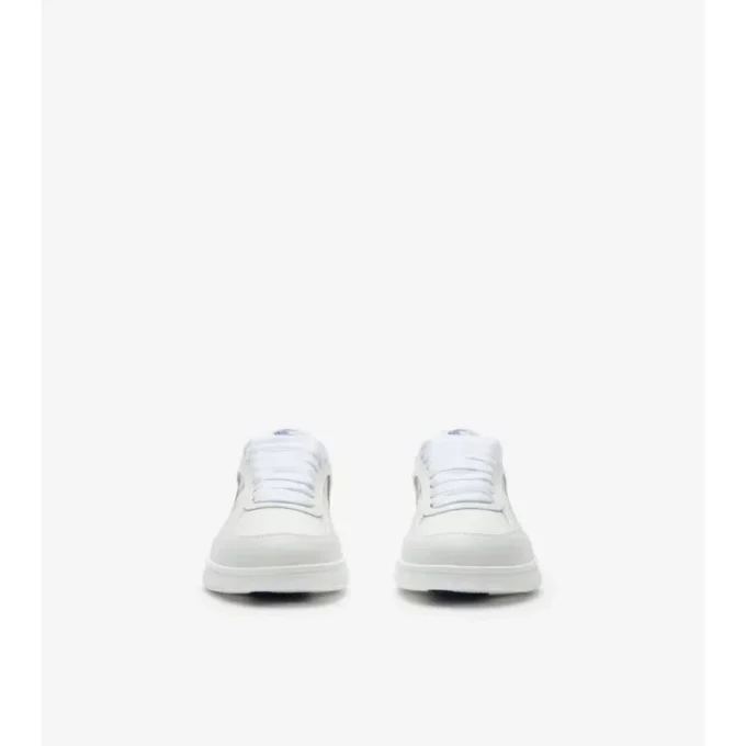 Sneakers i läder och rutmönster Sneakers i läder och rutmönster