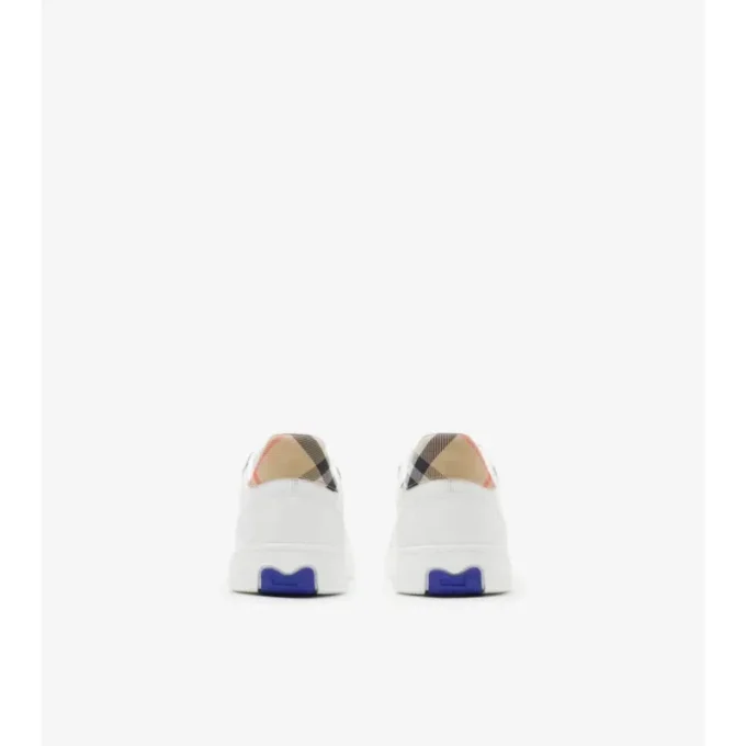 Sneakers i läder och rutmönster Sneakers i läder och rutmönster