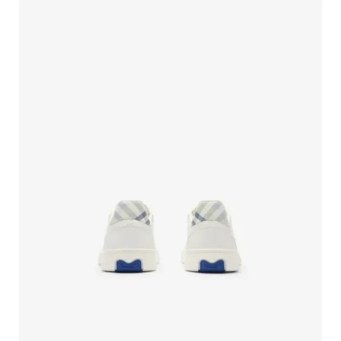 Sneakers i läder och rutmönster Sneakers i läder och rutmönster