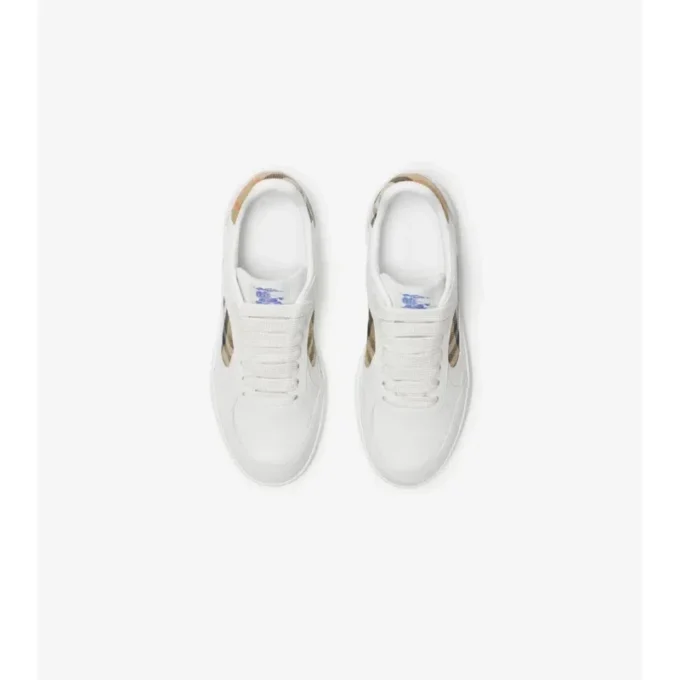 Sneakers i läder och rutmönster Sneakers i läder och rutmönster