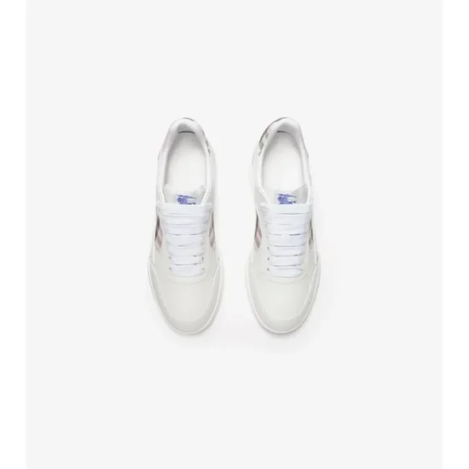 Sneakers i läder och rutmönster Sneakers i läder och rutmönster