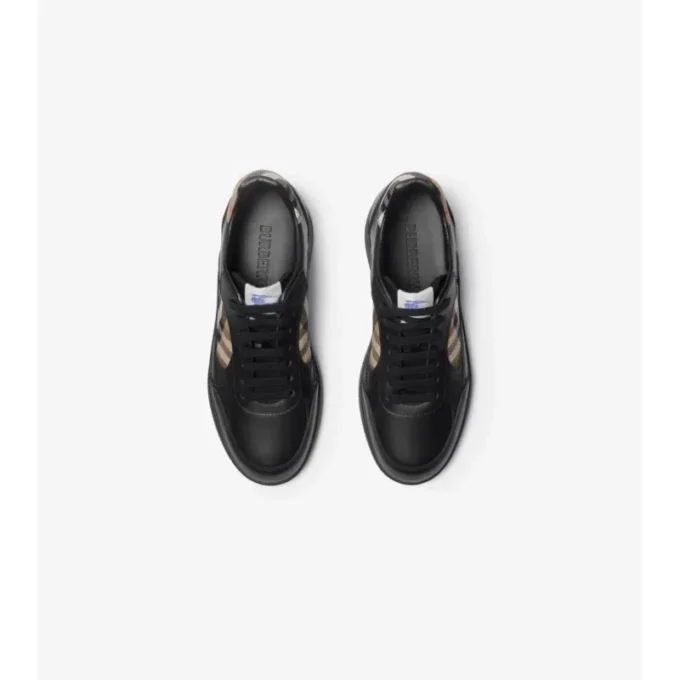 Sneakers i läder och rutmönster Sneakers i läder och rutmönster