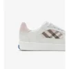 Sneakers i läder och rutmönster Sneakers i läder och rutmönster