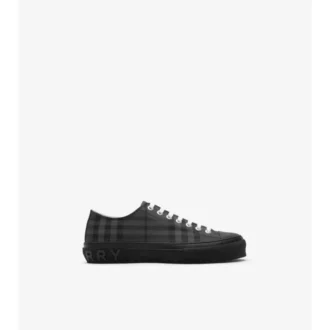Sneakers i nylonblandning med rutmönster Sneakers i nylonblandning med rutmönster