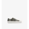 Sneakers i nylonblandning med rutmönster Sneakers i nylonblandning med rutmönster