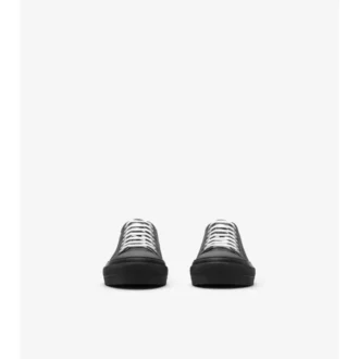 Sneakers i nylonblandning med rutmönster Sneakers i nylonblandning med rutmönster