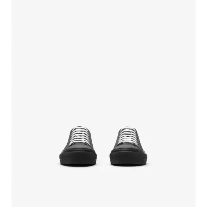 Sneakers i nylonblandning med rutmönster Sneakers i nylonblandning med rutmönster
