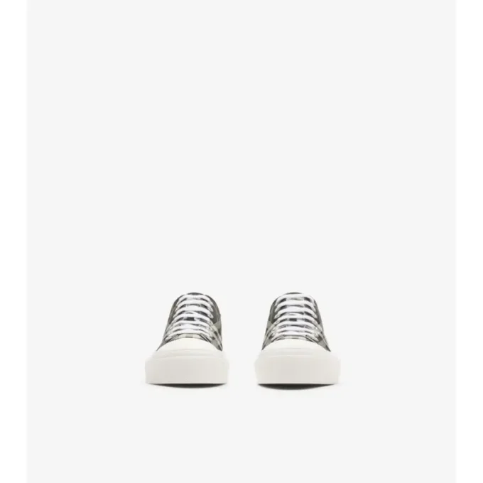 Sneakers i nylonblandning med rutmönster Sneakers i nylonblandning med rutmönster
