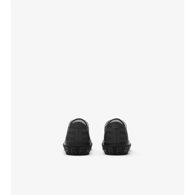 Sneakers i nylonblandning med rutmönster Sneakers i nylonblandning med rutmönster