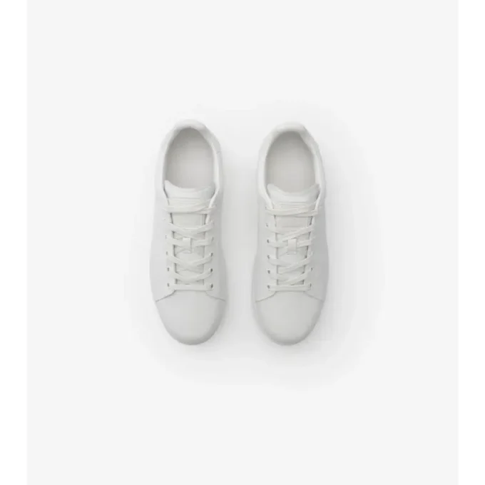 Sneakers i präglat rutmönstrat läder Sneakers i präglat rutmönstrat läder