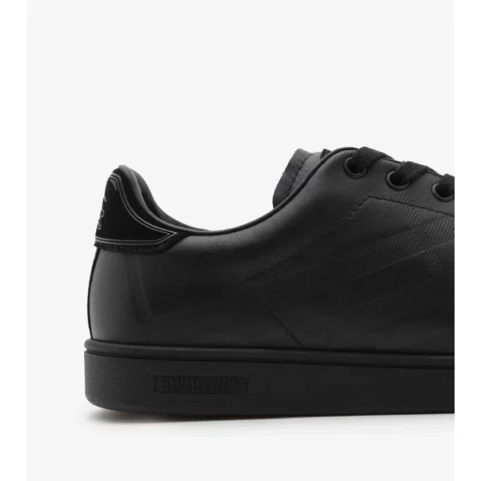 Sneakers i präglat rutmönstrat läder Sneakers i präglat rutmönstrat läder