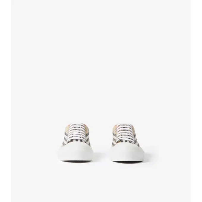 Sneakers med rutmönster Sneakers med rutmönster