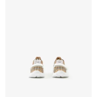 Sneakers med rutmönster och läder