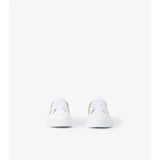 Sneakers med rutmönster och läder Sneakers med rutmönster och läder