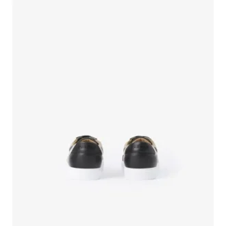 Sneakers med rutmönster och läder
