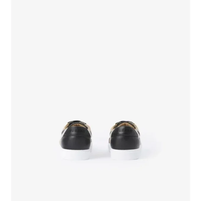 Sneakers med rutmönster och läder Sneakers med rutmönster och läder