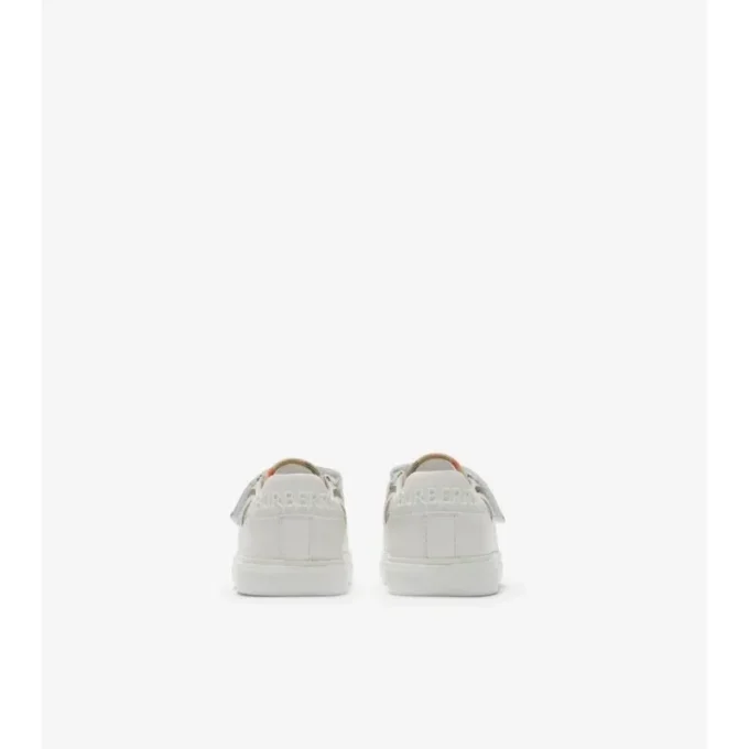 Sneakers med rutmönster och läder Sneakers med rutmönster och läder