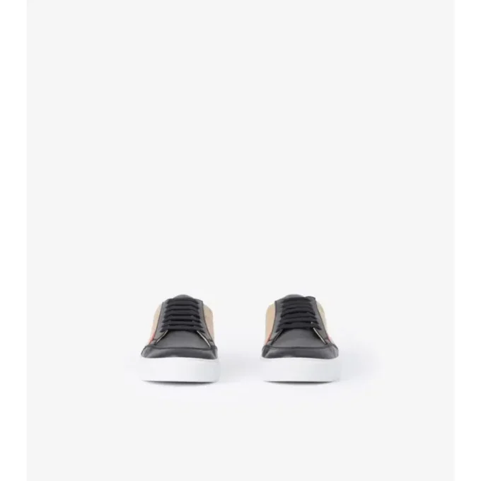 Sneakers med rutmönster och läder Sneakers med rutmönster och läder