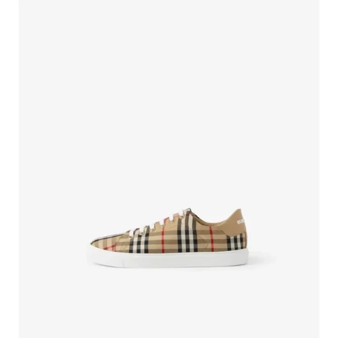 Sneakers med rutmönster och läder Sneakers med rutmönster och läder