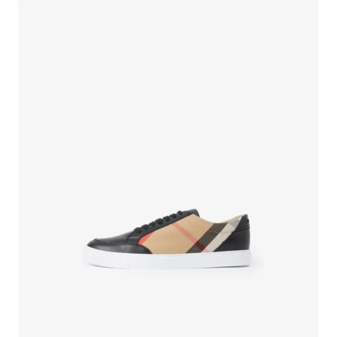 Sneakers med rutmönster och läder Sneakers med rutmönster och läder