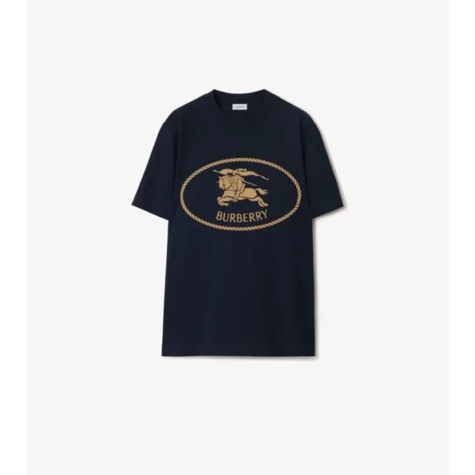 T-shirt i bomull med riddarstämpel T-shirt i bomull med riddarstämpel