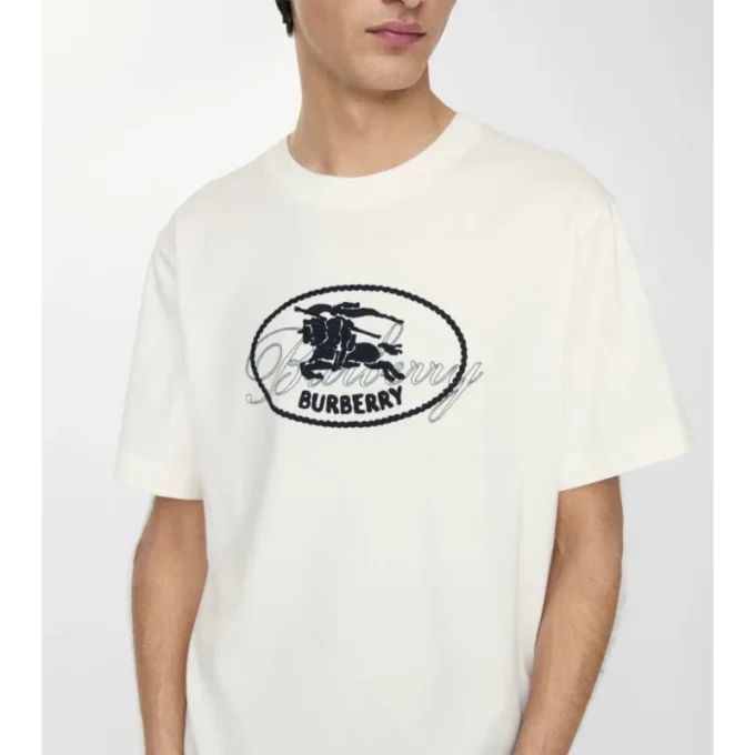 T-shirt i bomull med riddarstämpel T-shirt i bomull med riddarstämpel