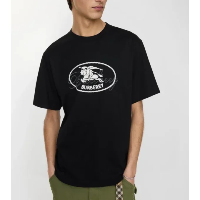 T-shirt i bomull med riddarstämpel T-shirt i bomull med riddarstämpel
