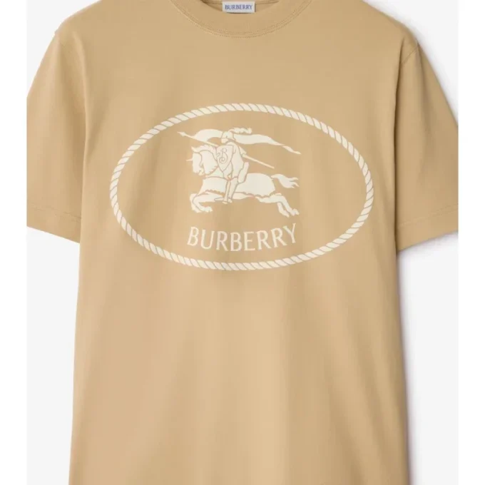 T-shirt i bomull med riddarstämpel T-shirt i bomull med riddarstämpel