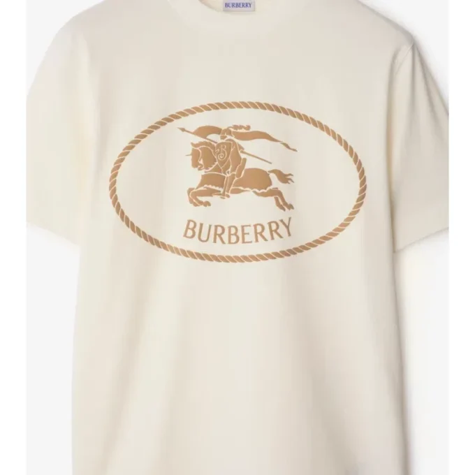 T-shirt i bomull med riddarstämpel T-shirt i bomull med riddarstämpel