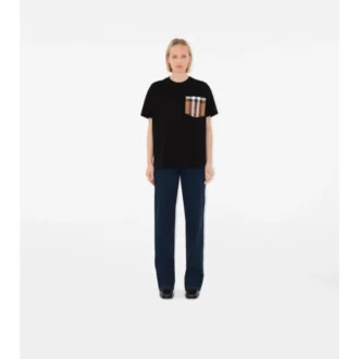 T-shirt i bomull med rutmönster och ficka