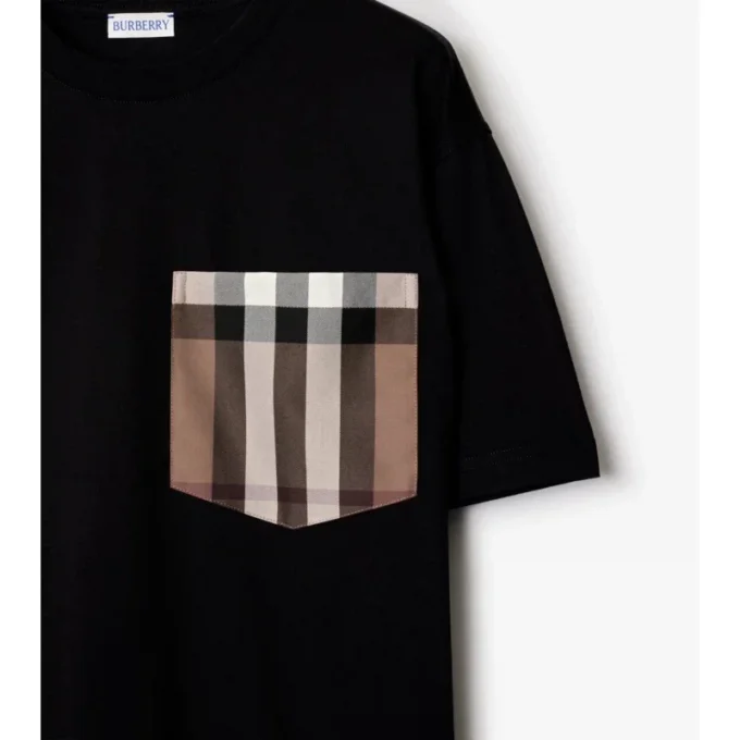 T-shirt i bomull med rutmönster och ficka T-shirt i bomull med rutmönster och ficka