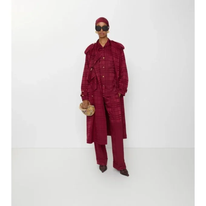 Trench Coat i rutigt siden Trench Coat i rutigt siden